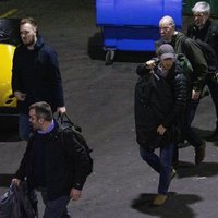 El Príncipe Harry, rodeado de guardaespaldas en Edimburgo