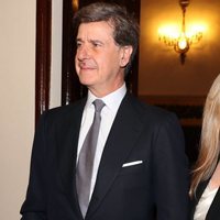 Cayetano Martínez de Irujo junto a Genoveva de Casanova en la entrega de la medalla de la Real Academia Nacional de Medicina