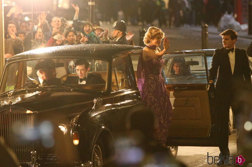 Josh O'Connor y Emma Corrin como el Príncipe Carlos y Lady Di en la cuarta temporada de 'The Crown'