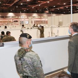 El Rey Felipe visita el hospital de emergencia de IFEMA