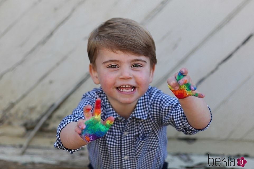 Fotografía inédita del Príncipe Luis de Cambridge por su segundo cumpleaños