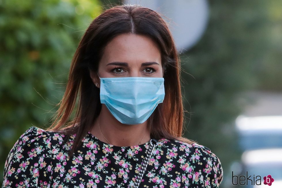 Paula Echevarría va a la peluquería con mascarilla durante el estado de alarma
