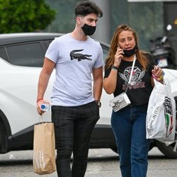 Rocío Flores de compras con su novio Manuel en Málaga tras 'Supervivientes 2020'