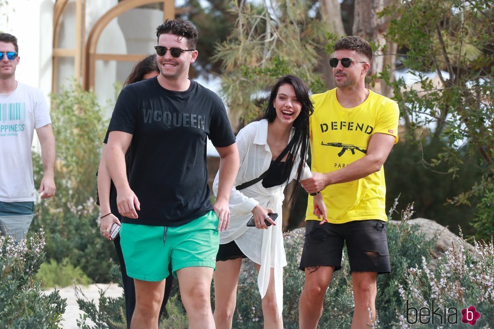 Alejandra Rubio, Tassio de la Vega y amigos de vacaciones en Ibiza