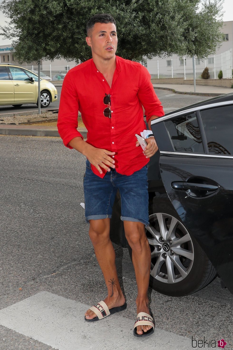 Kiko Jiménez llegando a casa de Sofía Suescun tras sufrir un robo