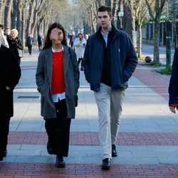 Irene Urdangarin, Juan Urdangarin y Miguel Urdangarin paseando por Vitoria