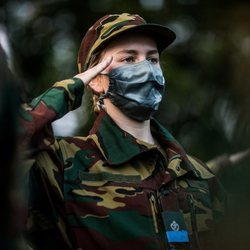 La Princesa Isabel de Bélgica, formando en su primer entrenamiento militar