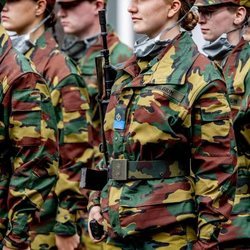 Isabel de Bélgica en su instrucción militar