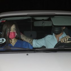 Rodri Fuertes llevando a casa a Adara tras salir del hospital