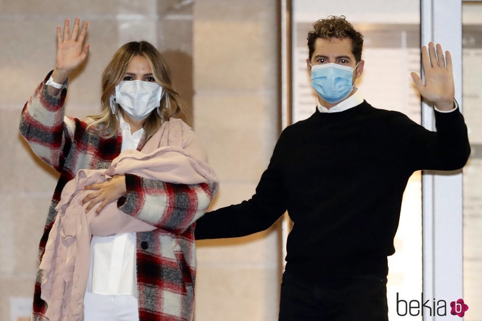 David Bisbal y Rosanna Zanetti presentan a su hija