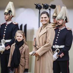 Victoria de Suecia y Estela de Suecia en la inauguración del puente Slussbron en Estocolmo