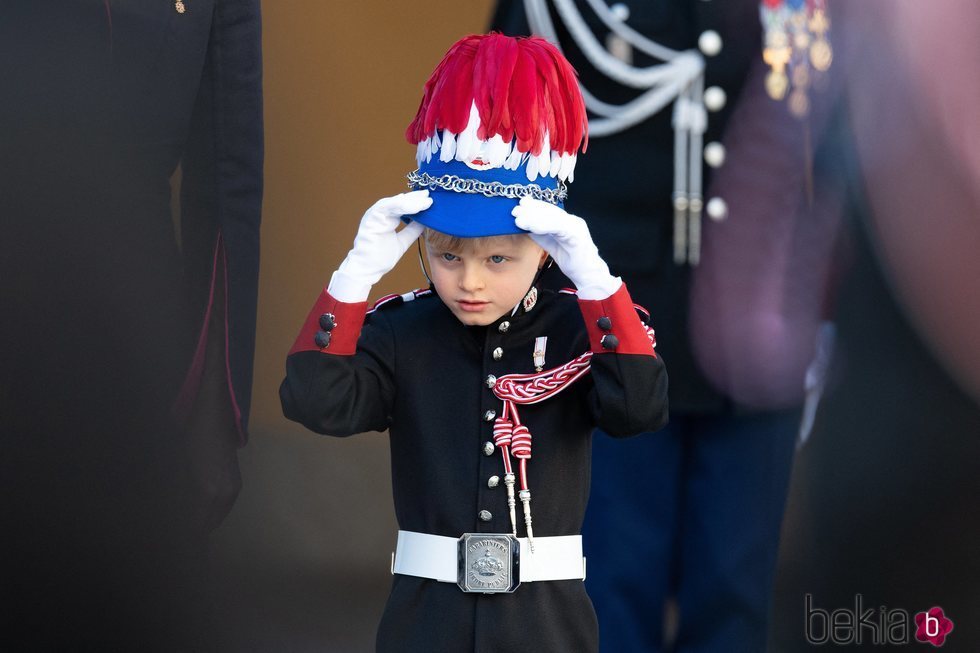 Jacques de Mónaco vestido de carabinero en el Dia Nacional de Mónaco 2020