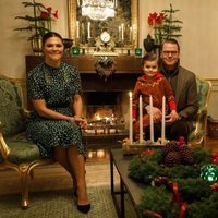 Victoria y Daniel de Suecia con sus hijos Estela y Oscar y su perro Rio en el primer domingo de Adviento 2020