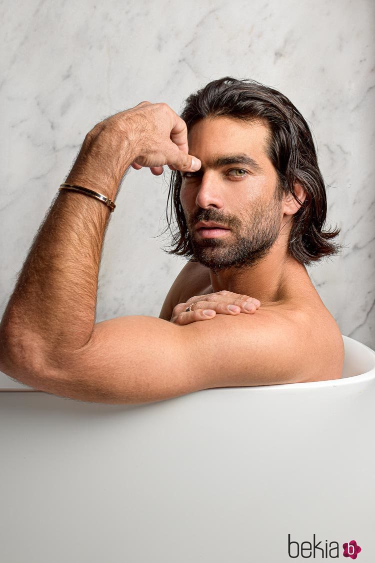 Rubén Cortada en una sesión de fotos para Madmen Magazine