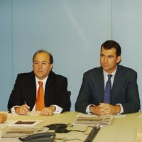 Los Reyes Felipe y Letizia con José Antich en su visita a La Vanguardia cuando eran Príncipes de Asturias