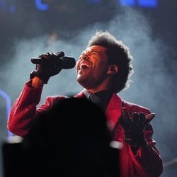 The Weeknd dándolo todo en su actuación de la Super Bowl 2021