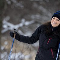 La felicidad de la Princesa Victoria de Suecia en un posado en la nieve