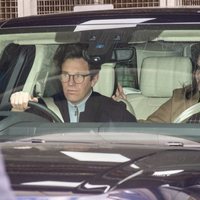Eugenia de York y Jack Brooksbank saliendo del Portland Hospital de Londres