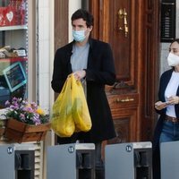 Tamara Falcó e Íñigo Onieva tras hacer juntos unas compras