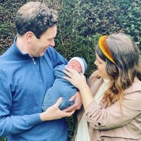 Eugenia de York y Jack Brooksbank miran a su hijo August en su presentación