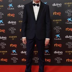 Tristán Ulloa en la alfombra roja de los Goya 2021