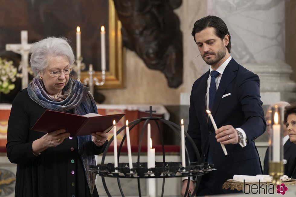 Cristina de Suecia y Carlos Felipe de Suecia en el homenaje de la Familia Real Sueca a las víctimas de la pandemia