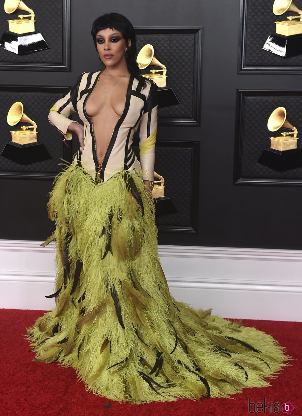 Doja Cat en la alfombra roja de los premios Grammy 2021