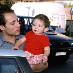 Antonio David Flores con su hijo David en el año 2000