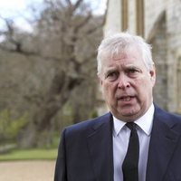 El Príncipe Andrés acude a una misa en memoria del Duque de Edimburgo
