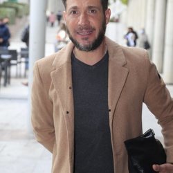 Antonio David Flores a la salida de un juzgado