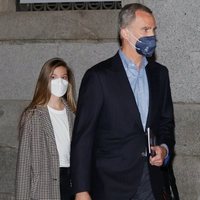 Los Reyes Felipe y Letizia y la Infanta Sofía tras acudir a la ópera en el Teatro Real