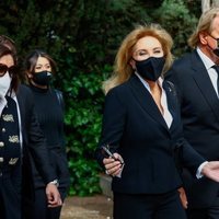 Norma Duval junto a Matthias Kühn en el funeral de su madre