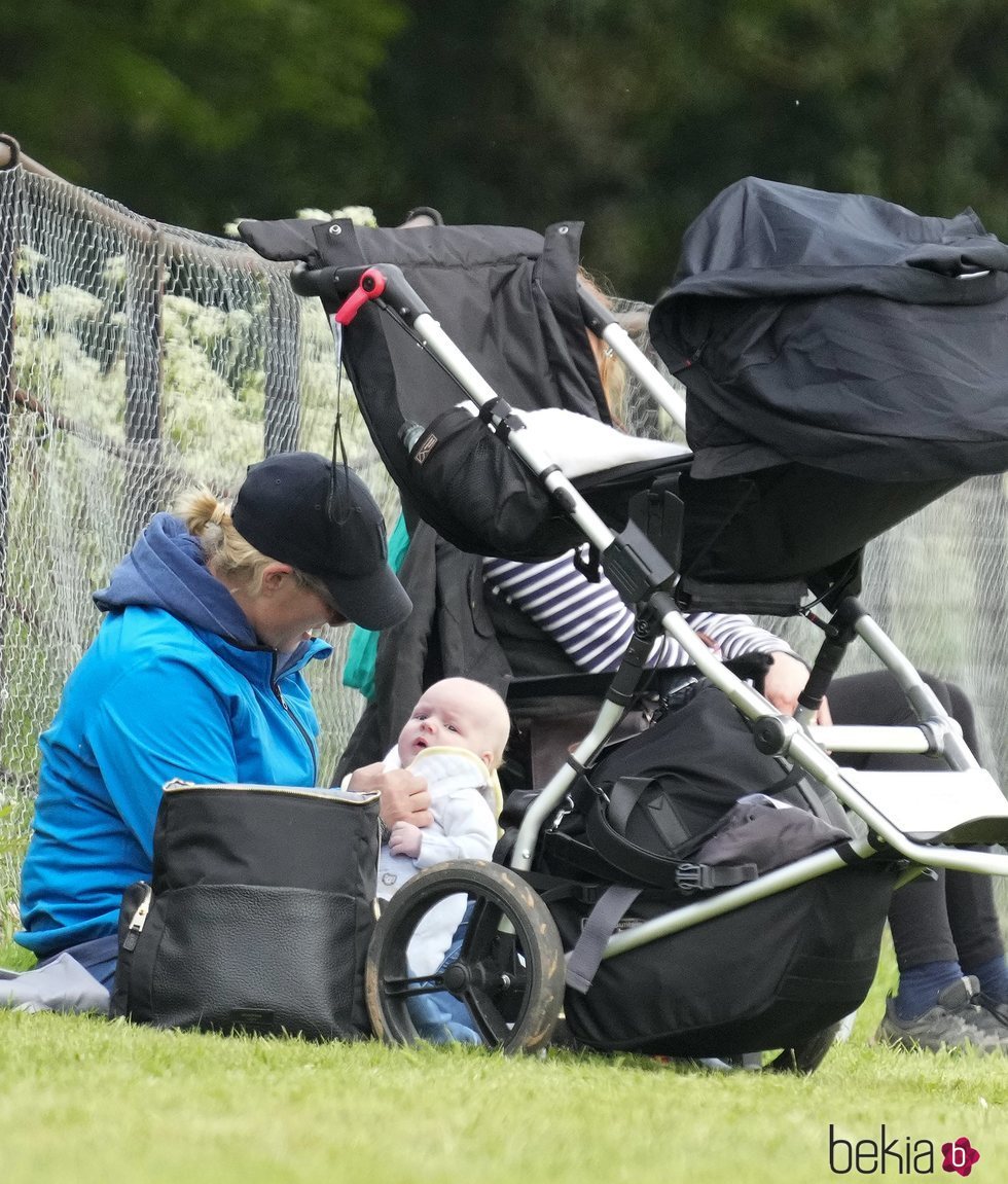 Primera imagen de Lucas Tindall con Zara Phillips