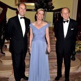 El Duque de Edimburgo con el Príncipe Eduardo y Sophie Rhys-Jones en el 60 aniversario del Premio Duque de Edimburgo