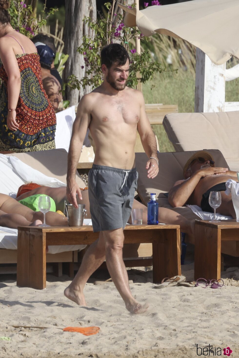Alfonso Bassave con el torso desnudo en Ibiza
