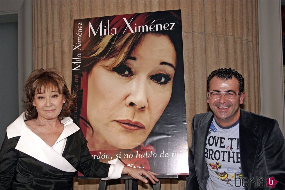 Mila Ximénez en la presentación de su libro junto a Jorge Javier Vázquez