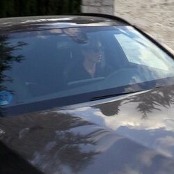 Tamara Falcó saliendo de la casa de Isabel Preysler visiblemente afectada tras la muerte de su abuela