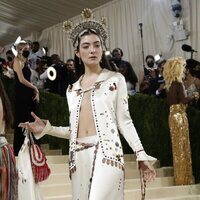 Lorde en la MET Gala 2021