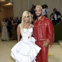 Donatella Versace y Maluma en la MET Gala 2021