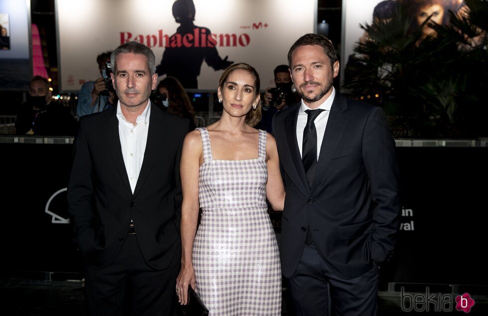 Jacobo, Alejandra y Manuel Martos en la presentación de 'Raphaelismo' en el Festival de San Sebastián 2021