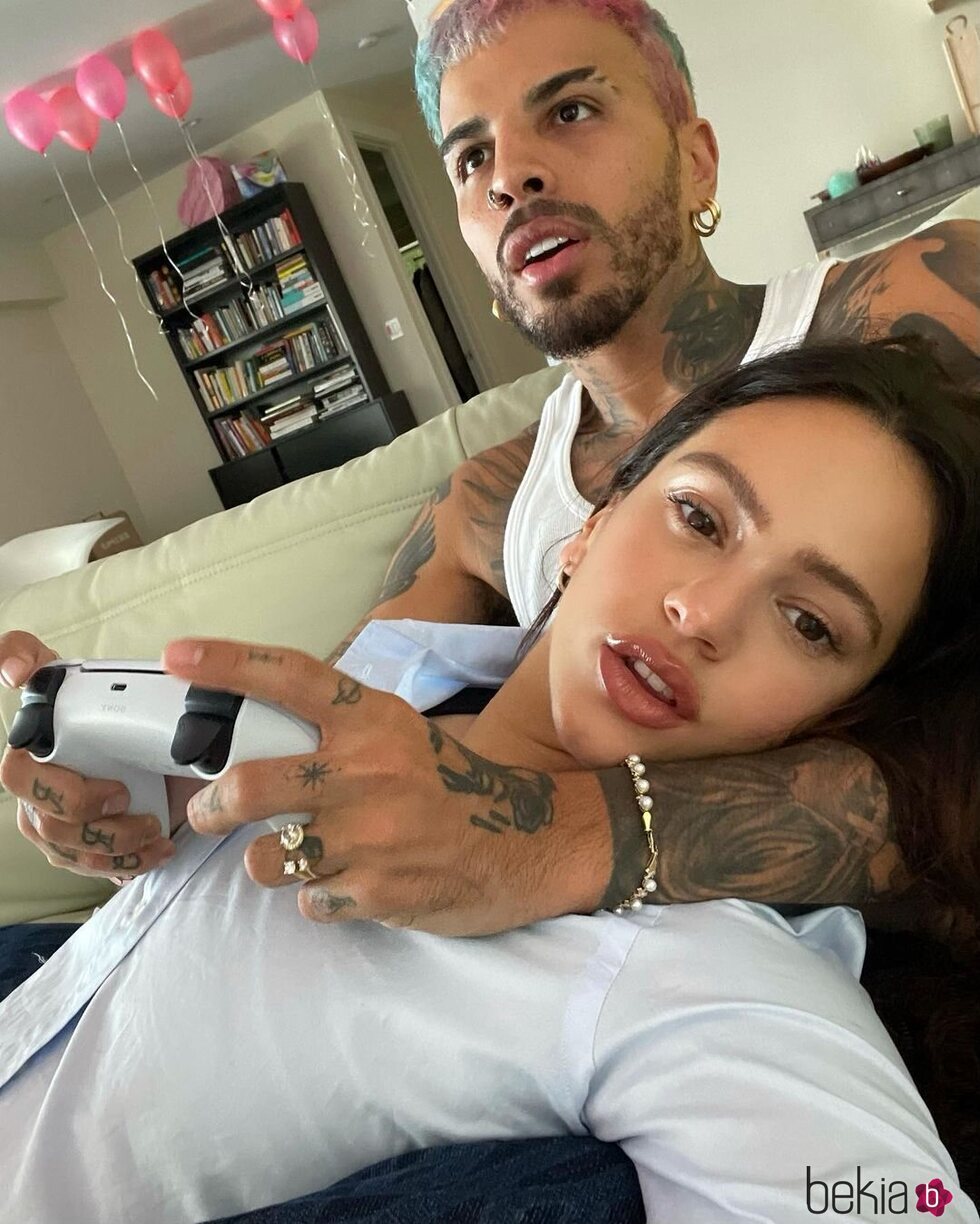 Rosalía y Rauw Alejandro juntos en el 28 cumpleaños de la cantante
