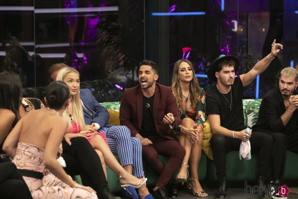 Miguel Frigenti y Sandra Pica discutiendo durante la gala 3 de 'Secret Story'