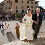 Marie Astrid de Liechtenstein con su padre Nicolás de Liechtenstein en su boda con Ralph Worthington
