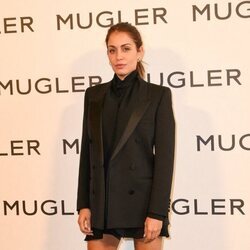 Hiba Abouk en la exposición 'Thierry Mugler: Couturissime' en París
