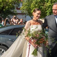 Claudia Osborne llega cogida del brazo de Bertín Osborne a su boda