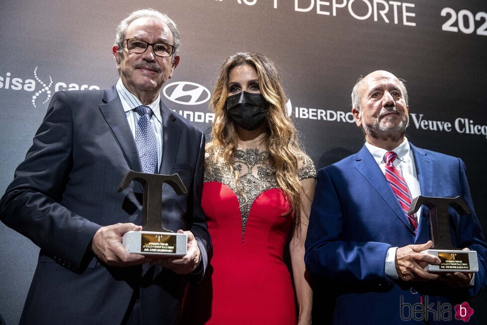 Paloma Cuevas con algunos de los premiados en los Premios Telva a las Artes, las Ciencias y el Deporte 2021