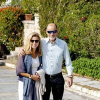 Kyril de Bulgaria y Katharine Butler en el almuerzo posterior a la boda de Felipe de Grecia y Nina Flohr