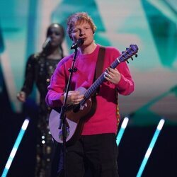 E Sheeran actuando en los MTV EMAs 2021