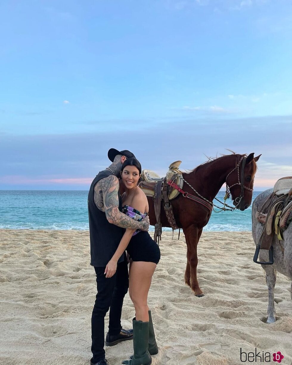 Travis Barker y Kourtney Kardashian en Cabo San Lucas
