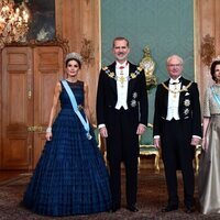 Los Reyes Felipe y Letizia y los Reyes Carlos Gustavo y Silvia de Suecia en la cena de gala a los Reyes de España